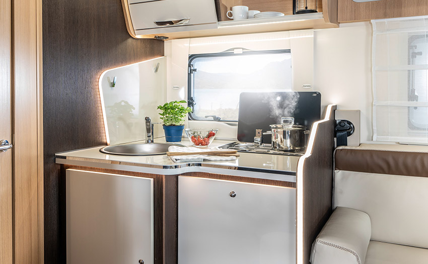 Forster Teilintegrierte FT 699 LF Küche