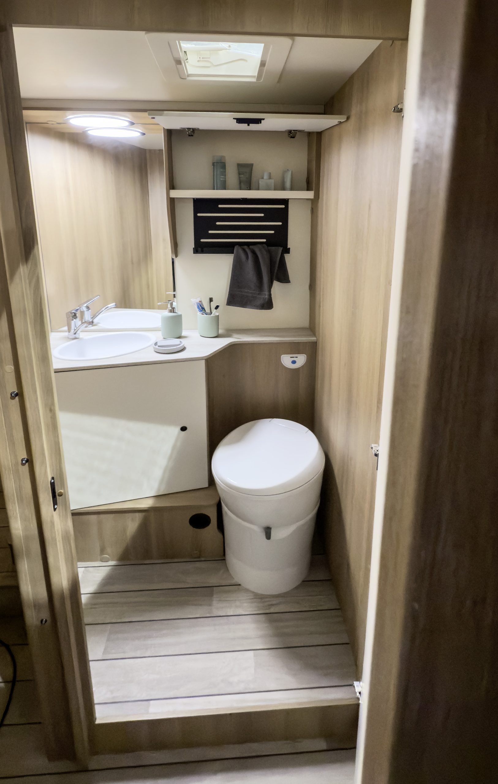 2026_Forster_T745QF_Bad